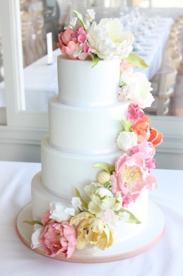 vintageinspiredweddingflowercakeprettypink_400