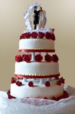 wedding_cake_with_pillar_supports_2009_400